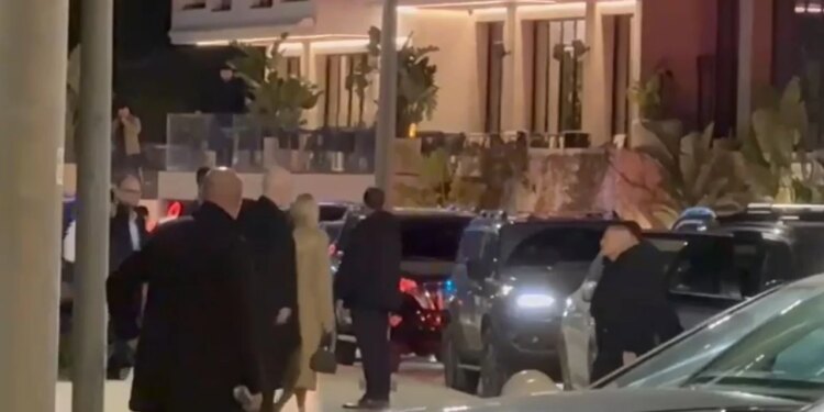 Rreth 40 minuta qëndrim në një kafe në Vlorë, Rama dhe vajza e Trump largohen me makinë në drejtim të Orikumit.