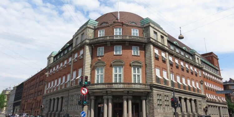 “Rreth angazhimit të menjëhershëm pa pritje urdhra”/ Ministria daneze e Mbrojtjes pohon se ushtarët janë të autorizuar të qëllojnë ndaj çdo forcë pushtuese, përfshirë edhe ato amerikane.