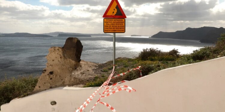 “Rreziku i cunamit në Santorini: Çfarë ndodh në rastin e aktivizimit të vullkanit Kolumbo në Greqi, sipas studimit”