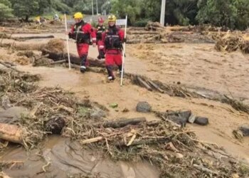 Rrëzimi i dheut në malin Maunganui të Zelandës së Re, disa individë të raportuar të zhdukur, përfshirë fëmijë.