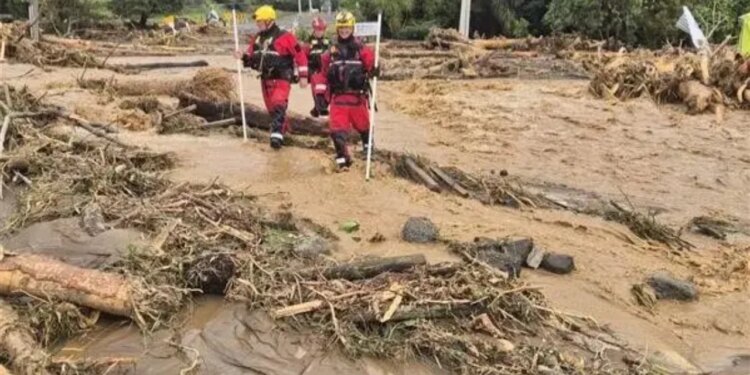 Rrëzimi i dheut në malin Maunganui të Zelandës së Re, disa individë të raportuar të zhdukur, përfshirë fëmijë.