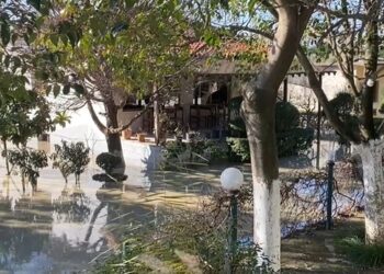 Rrëzimi i lumit Seman, përmbytje e banesave, bizneseve dhe tokave bujqësore.