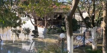 Rrëzimi i lumit Seman, përmbytje e banesave, bizneseve dhe tokave bujqësore.