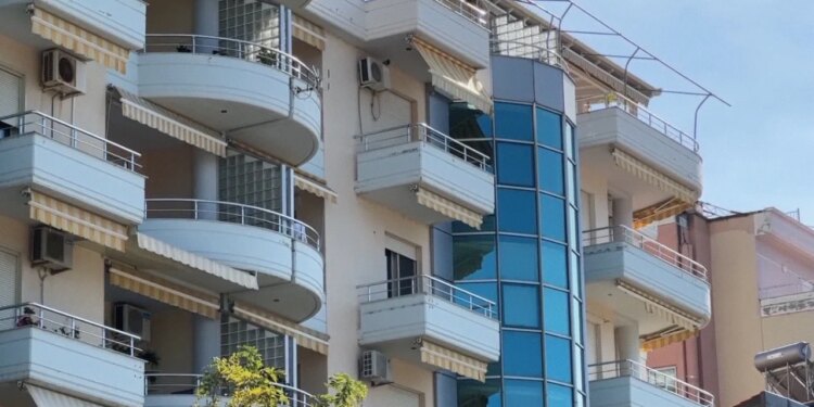 Rritja e qirave solli rritje çmimesh në fund të vitit/ Inflacioni arriti në 2.3% në dhjetor 2025, duke ndikuar gjithashtu dhe në çmimet e ushqimeve.