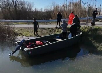 Rritja e shkarkimeve, NënShkodra përmbytet, banorët e Obotit lëvizin vetëm me varka