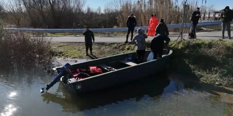 Rritja e shkarkimeve, NënShkodra përmbytet, banorët e Obotit lëvizin vetëm me varka