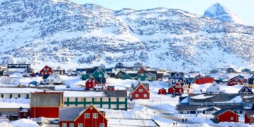 Rusia akuzon Danimarkën për intensifikimin e tensioneve në Arktik pas dislokimit të trupave ushtarake në Groenlandë.