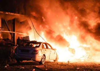 Rusia godet Kievin në ditën e nisjes së bisedimeve për paqe, duke e cilësuar si veprim të egër të urdhëruar nga Putini, sipas zyrtarëve ukrainas.