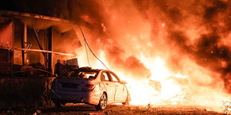 Rusia godet Kievin në ditën e nisjes së bisedimeve për paqe, duke e cilësuar si veprim të egër të urdhëruar nga Putini, sipas zyrtarëve ukrainas.