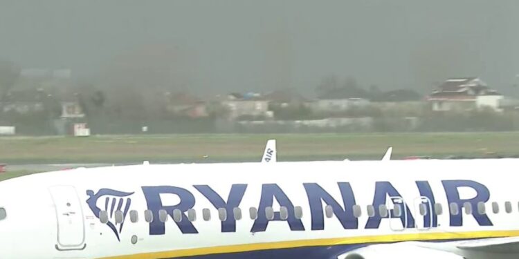 Ryanair forcon praninë e saj në Tiranë me 20 linja të reja për sezonin veror të vitit 2026.
