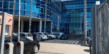 SPAK ngriti akuza për korrupsion zgjedhor ndaj babait të ish-kandidates në Fier, ndërkohë GJKKO shpall dënimin.