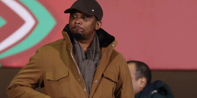 Samuel Eto’ merr një gjobë prej 20.000 dollarësh dhe katër ndeshje pezullim pas incidentit me homologun maroken, ndërsa tifozët evitojnë përplasje.