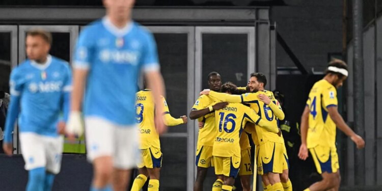 Serie A: Di Lorenzo ndihmon Napolin të shmangë humbjen, kampionët e Italisë barazojnë 2-2 me Veronën.