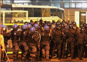 Serie A/Përleshje në autostradë mes tifozëve të Napolit dhe Lazios, 80 tifozë të Lazios të ndaluar.