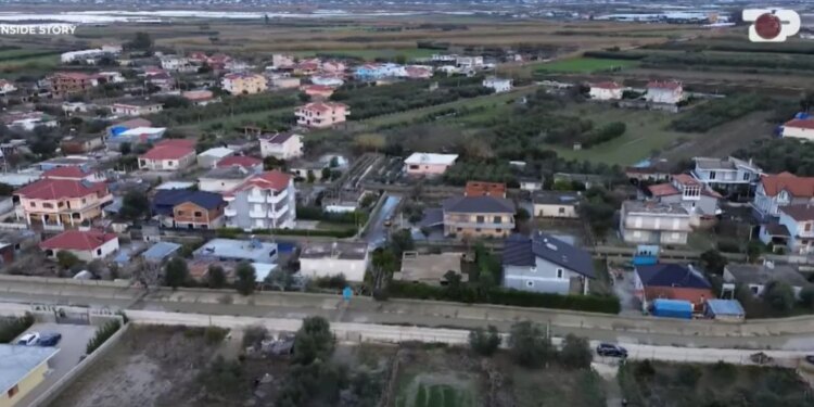 Sfondi i ngjarjeve/ Vetëm një vit më parë u shpërndanë qindra milionë lekë, por… kanali i Martinës në Vjosë shkaktoi përmbytjen e Ferrasit.