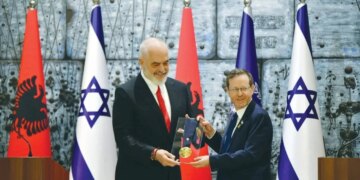 Shkaqet që po vonojnë zhvillimin e marrëdhënieve ekonomike mes Izraelit dhe Shqipërisë: Një analizë nga Jerusalem Post mbi pasojat e arrestimit të Veliajt.