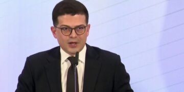 Shqipëria po forcon arsenalin e saj, duke alokuar 50% të buxhetit të Mbrojtjes për blerjen e armëve amerikane, britanike dhe izraelite.