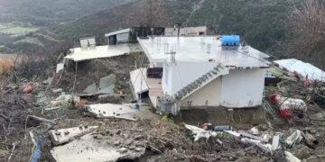 Shtëpia e të moshuarit në Vlorë shembet: Muri ishte në rrezik të na mbulonte. Nuk kemi vend për strehim.