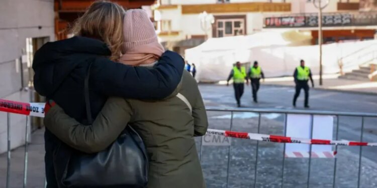 “Situata është alarmante”/ Tragjedia në Zvicër, drejtorja e spitalit: Një pjesë e madhe e pacientëve janë në moshën 16 deri në 26 vjeç.
