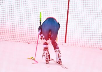 Skiatorja amerikane Lindsey Vonn pëson një lëndim të rëndë dhe dërgohet në spital, disa ditë para fillimit të Olimpiadës.