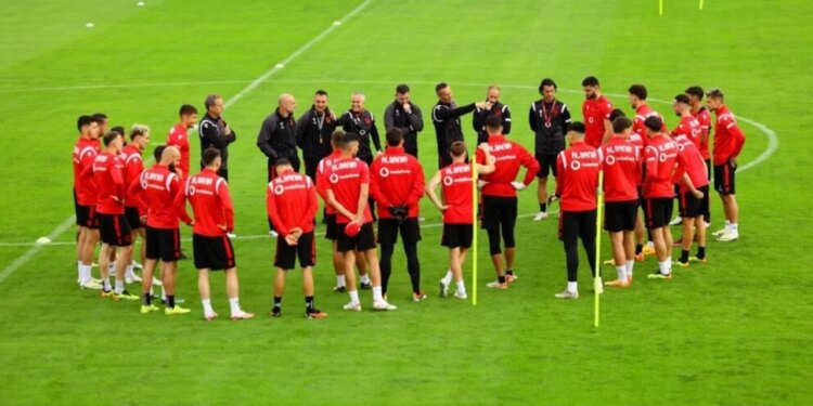 Sot nisin përgatitjet për play-off-in e Botërorit; zbulo çfarë po ndodh në skuadër dhe befasitë e listës së Sylvinhios.