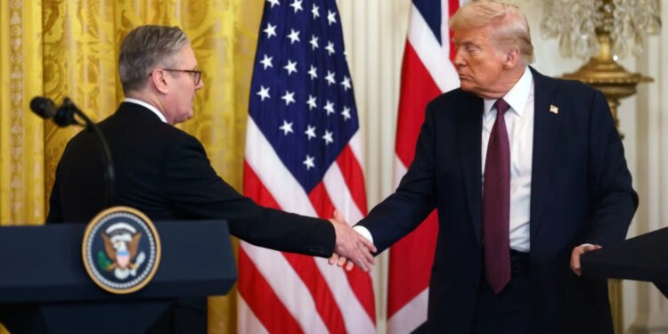 Starmer bisedon me Trump, kryeministri britanik shpreh se tarifat ndaj aleatëve të NATO-s janë të papranueshme.
