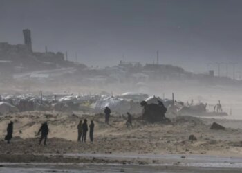 Stuhia e fuqishme godet Gazën; Qindra tenda janë përmbytur, 6 njerëz kanë humbur jetën, përfshirë një fëmijë njëvjeçar.