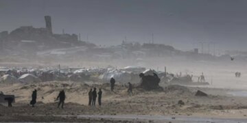 Stuhia e fuqishme godet Gazën; Qindra tenda janë përmbytur, 6 njerëz kanë humbur jetën, përfshirë një fëmijë njëvjeçar.