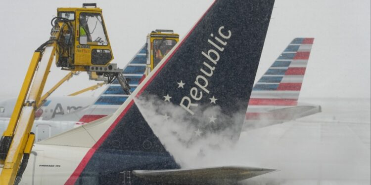 Stuhia e ngricës në SHBA, anulohen rreth 4,000 fluturime për shkak të valës së pazakontë të motit të keq.