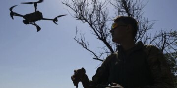 Suedia aumenton buxhetin për mbrojtje, investon 437 milionë dollarë në blerjen e dronëve ushtarakë.