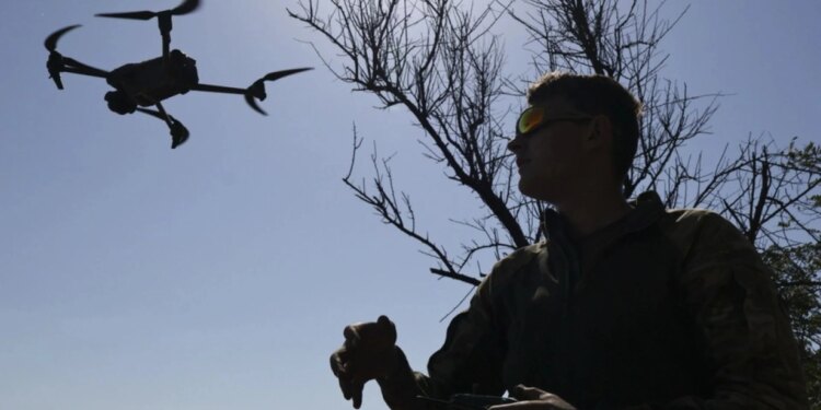 Suedia aumenton buxhetin për mbrojtje, investon 437 milionë dollarë në blerjen e dronëve ushtarakë.