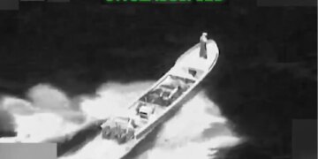 Sulmet e forcave amerikane ndaj motoskafëve të drogës në Paqësor vazhdojnë, dy anëtarë të ekuipazhit humbin jetën.