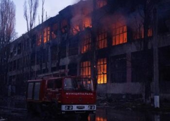 Sulmet me dron nga Rusia në Ukrainë çojnë në vdekjen e 6 personave të rinj; bisedimet për paqe pritet të rinisin të dielën.