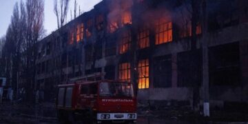 Sulmet me dron nga Rusia në Ukrainë çojnë në vdekjen e 6 personave të rinj; bisedimet për paqe pritet të rinisin të dielën.