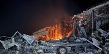 Sulmet ruse ndaj infrastrukturës energjetike në Ukrainë lënë qindra mijëra qytetarë pa energji elektrike dhe ngrohtësi.