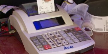 Tatimet në krizë për shkak të fiskalizimit/ Tenderi për mirëmbajtjen ka dëmtuar funksionimin e sistemit, duke vënë në rrezik të dhënat e bizneseve.