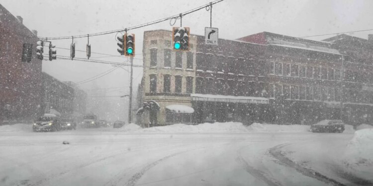 Të ftohtët ekstrem përfshin SHBA-në: 24,000 familje pa energji elektrike, 12 shtete shpallin gjendjen e jashtëzakonshme.
