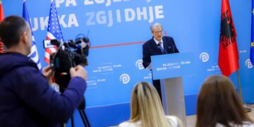 “Të premten do të zhvillohet takimi i opozitës”/ Berisha: Ekzekutivi po përdor rregulloren e Parlamentit për të mbrojtur Ballukun