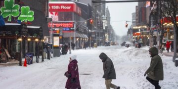 Të vdekurit nga kushtet e këqija të motit në SHBA arrijnë në 38, ndërsa një tjetër valë ftohti pritet këtë fundjavë.
