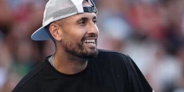 Tenis: Kyrgios dështoi ndaj Sinner, ndërsa Alcaraz triumfon në Australian Open dhe organizon festën e tij!