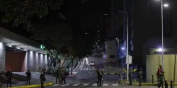 Tension në Venezuelë pas ndalimit të Nicolas Maduros, shpërthime armësh në afërsi të pallatit presidencial.