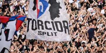 Tifozët e Hajdukut nisin pritjen për ata të Zvezdës, serbët: Duhet të përgjigjen për vrasje...