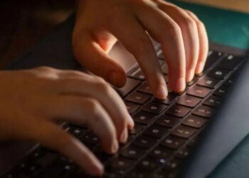 “Tigri i Bardhë”: 21-vjeçari para gjykatës për kërcënimin e adoleshentëve dhe nxjerrjen e tyre në vetëvrasje ‘online’