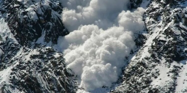 Tragjedi në Alpet Austriake: Një 13-vjeçar humb jetën nga një ortek, tre të tjerë të plagosur.