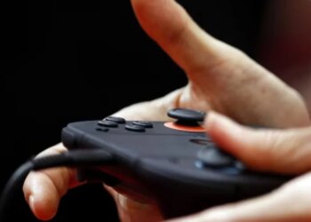 Tragjedia: Një 11-vjeçar qëllon vdekjen e babait të tij pasi merr armën nga një videogame.