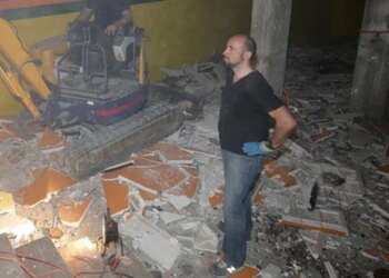 Tragjedia e natës së ndërrimit të viteve me më shumë se 40 viktima: zbulohet historia e errët e pronarit të barit që u përfshi nga flakët, i dënuar më parë në Francë për…