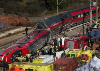 Tragjedia nga aksidenti hekurudhor në Spanjë/ Qeveria ofron 20 milionë euro për viktimat, opozita kërkon dorëheqjen e ministrit të Transportit.