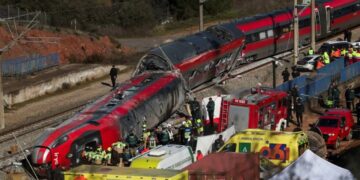 Tragjedia nga aksidenti hekurudhor në Spanjë/ Qeveria ofron 20 milionë euro për viktimat, opozita kërkon dorëheqjen e ministrit të Transportit.