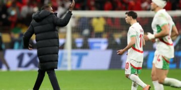 Trajneri i Senegalit i kërkoi lojtarëve të linin fushën, duke iu afruar një ndëshkimi të mundshëm për përjashtim nga Botërori.