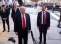 Trump blen këpucë për zyrtarët e lartë, një situatë e pazakontë në Shtëpinë e Bardhë për disa modele më të mëdha.